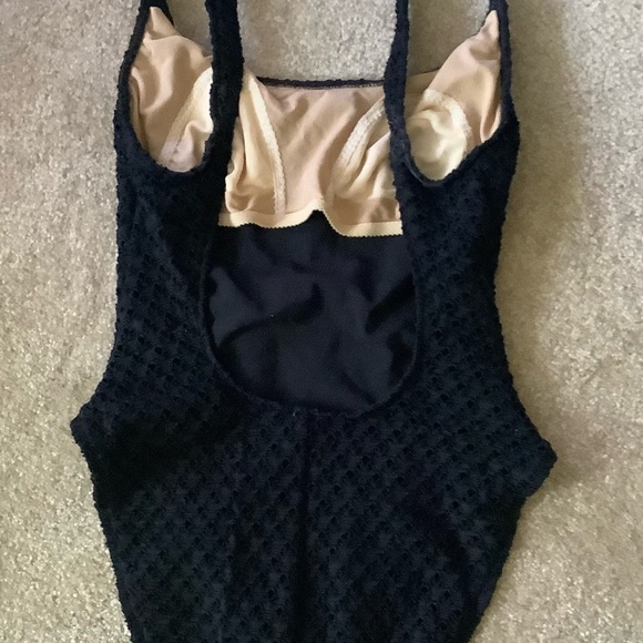 VIA MARINA swimsuit crocheted look cool texture size 9/10  black no wires 500 - Picture 3 of 10